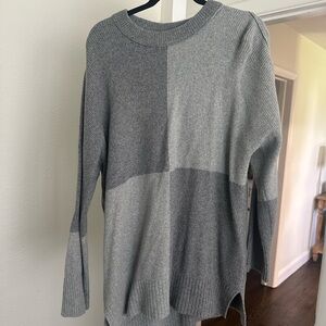 Abercrombie & Fitch Gray Knit Sweater